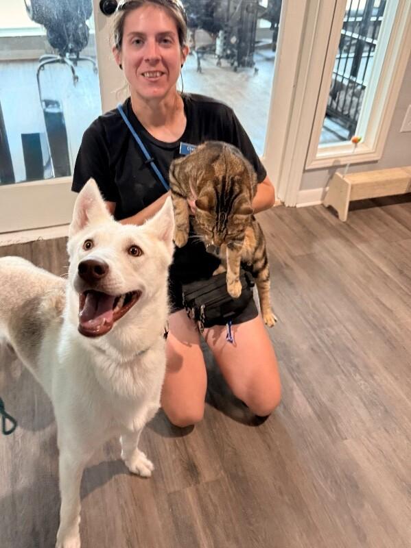 Bahama Mama Gives Gentle Hugs — thumbnail 5