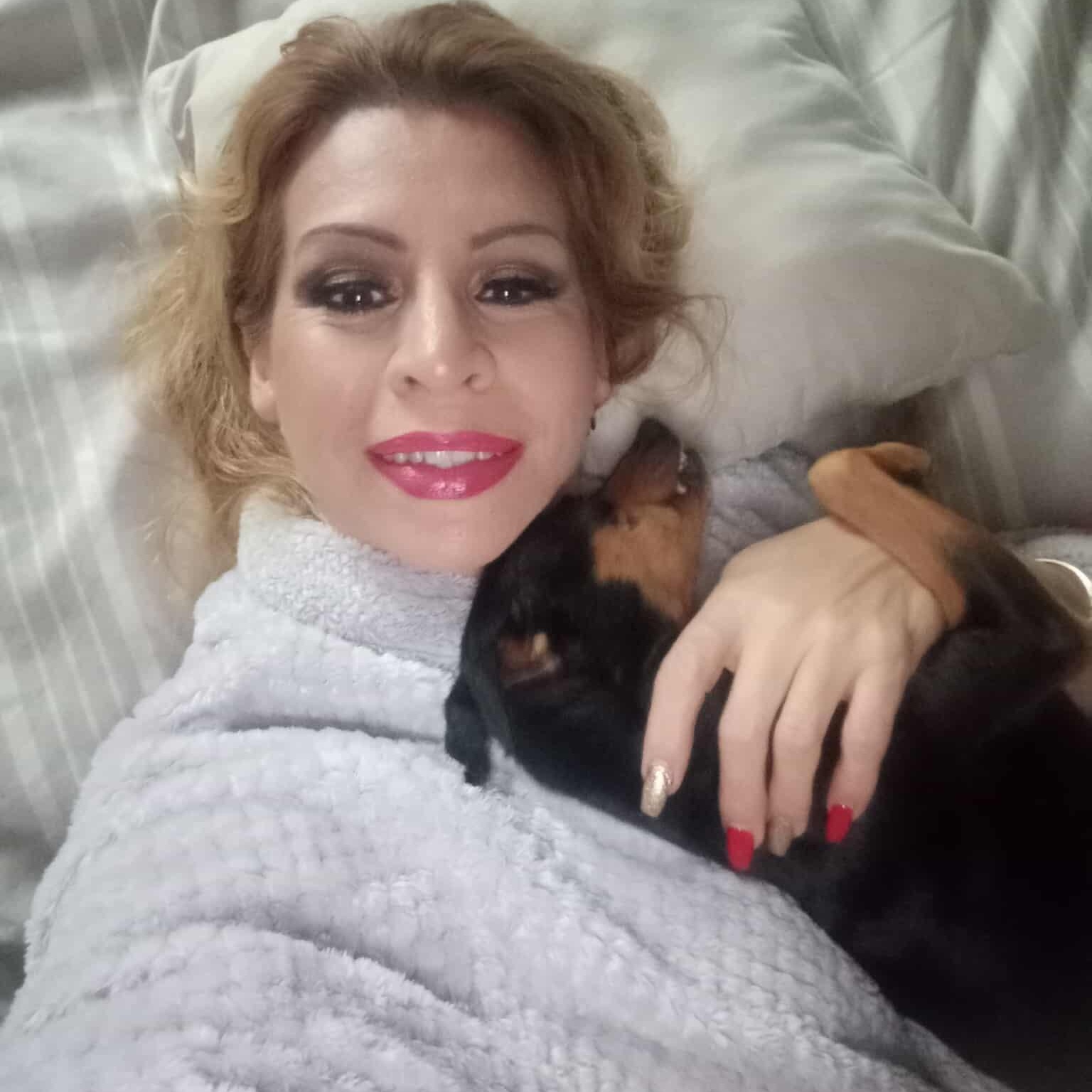 VIVIAN 3 yrs 8 lbs, a Adoptable Miniature Pinscher in san diego, CA image 3/6