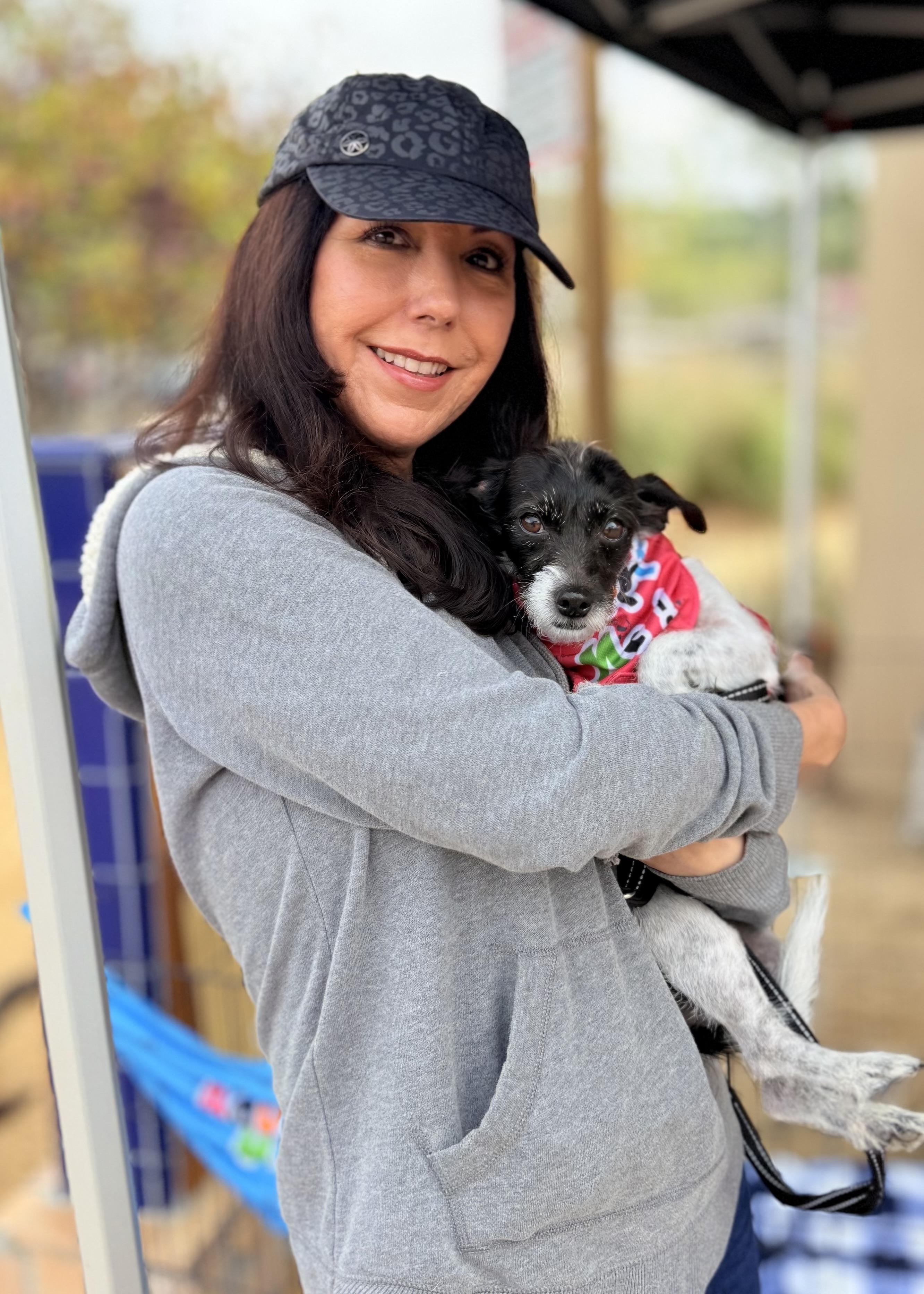 Enlarge Mia, an adoptable mixed breed in Thousand Oaks, CA image 2/6