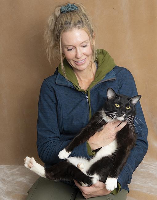 Enlarge Whiskey, a ADOPTABLE Tuxedo in Chicago, IL image 3/5